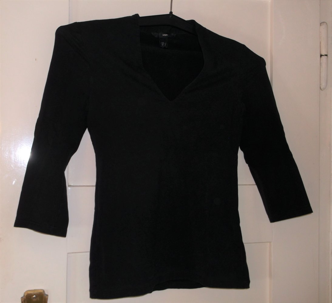 schwarzes H&M Shirt mit 3/4 Arm und V-Ausschnitt 