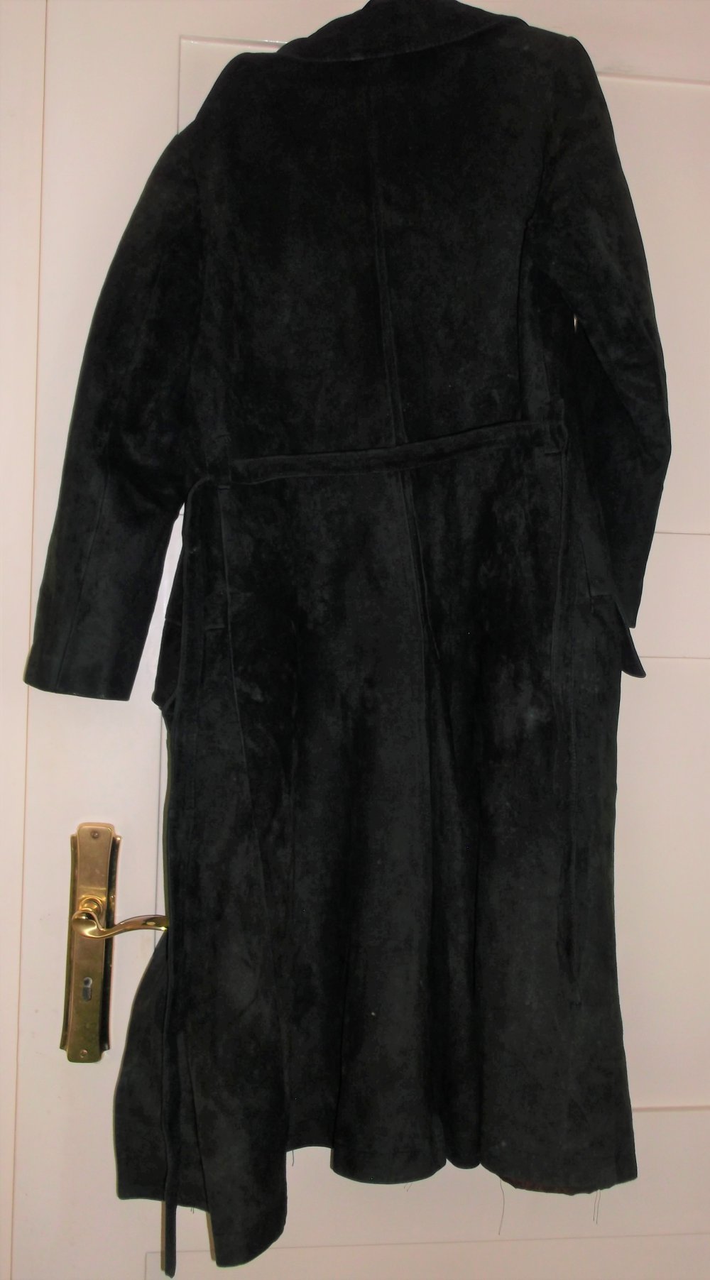schwarzer Wildledermantel, lang