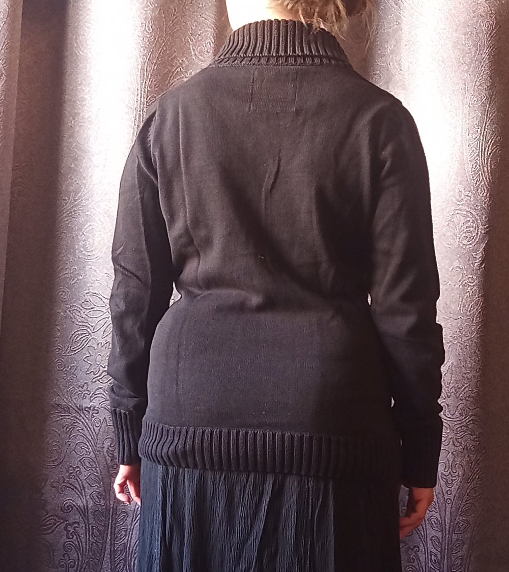 schwarzer Esprit Pulli mit Bauchtasche