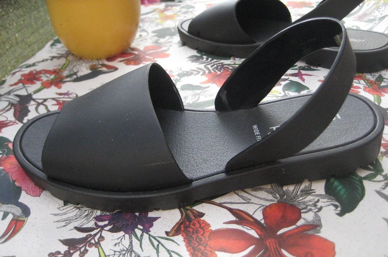 Matte schwarze Sommersandalen! nineties, matt, schwarz, sommer, bequem, lässig, elegant, leger, bequem, flach, sandalen
