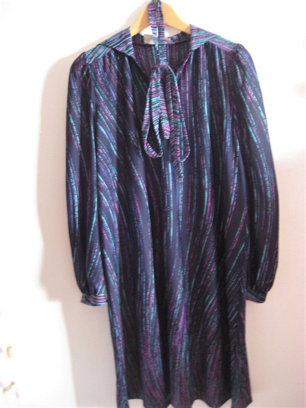 Schickes Vintagekleid! true vintage, achtziger, neunziger, dunkelblau, blusenkleid, bequem, besonders, schick, elegant, curvy, plussize, oversized, schluppe, schleife