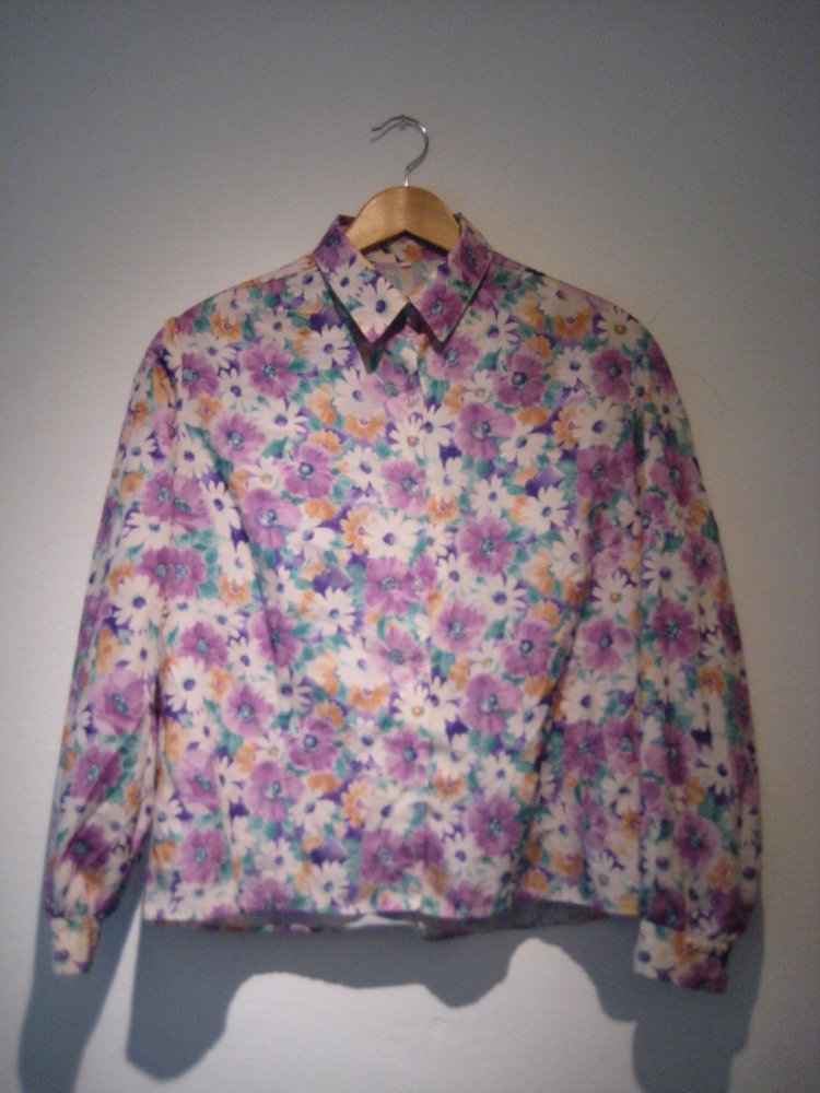 Blumige Vintage-Bluse! blumen, vintage, true vintage, blümchen, bluse, indie, lila, flieder, kragenbluse, bequem, gerader schnitt, oversized, plussize