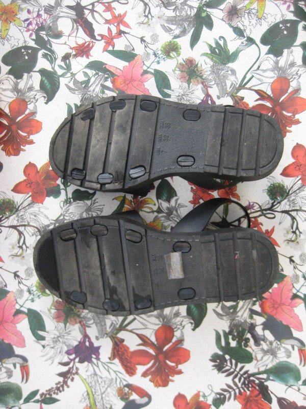 Matte schwarze Sommersandalen! nineties, matt, schwarz, sommer, bequem, lässig, elegant, leger, bequem, flach, sandalen