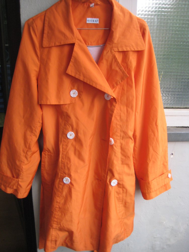 Orangefarbener Regenmantel, regenjacke, funktionskleidung, elegant, schick, strahlend, orange, trenchcoat, regenmantel, besonders, edel 