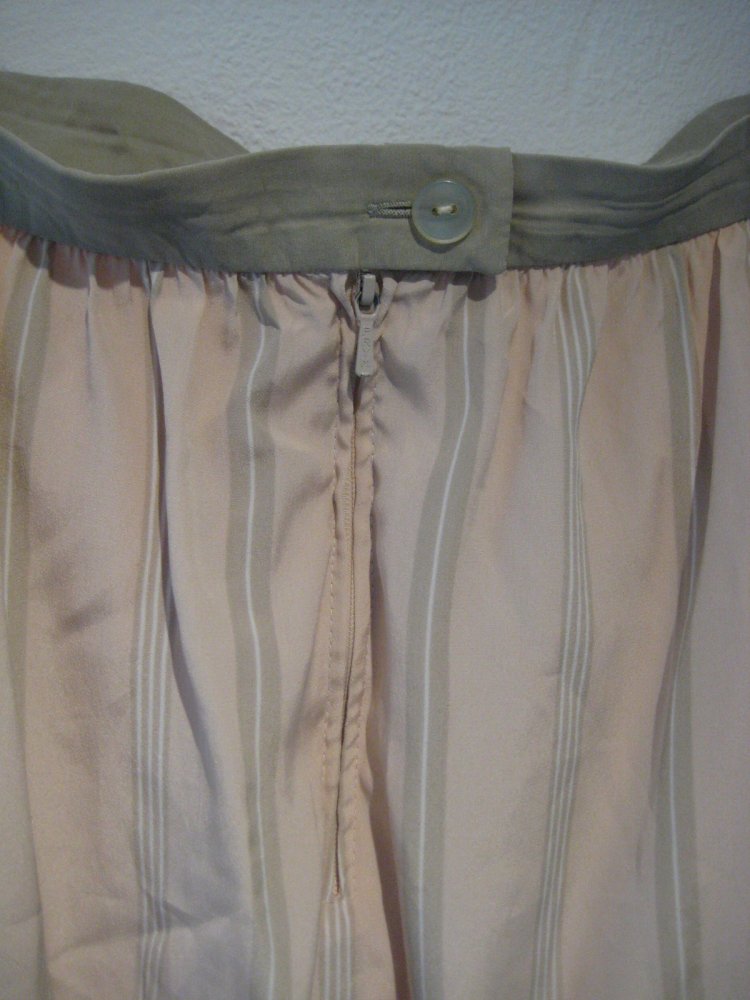 Hellrose-beigefarbener Vintage Rock mit Streifen! pastell, rosa, gestreift, nadelstreifen, büro, vintage, true vintage, schick, edel, besonders, curvy