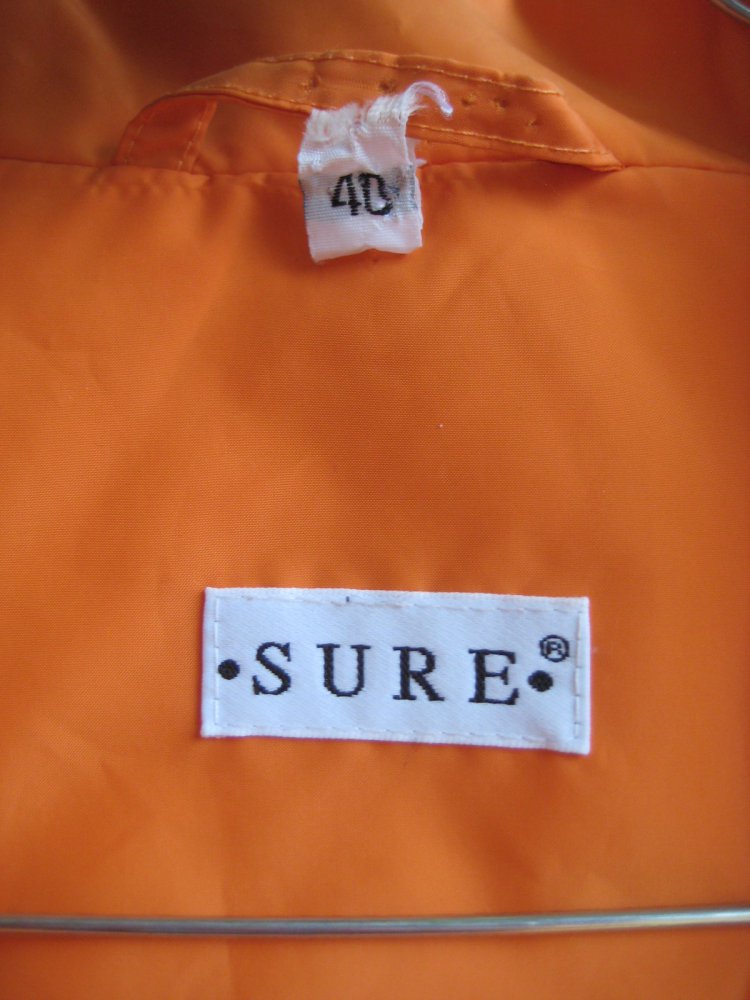 Orangefarbener Regenmantel, regenjacke, funktionskleidung, elegant, schick, strahlend, orange, trenchcoat, regenmantel, besonders, edel 