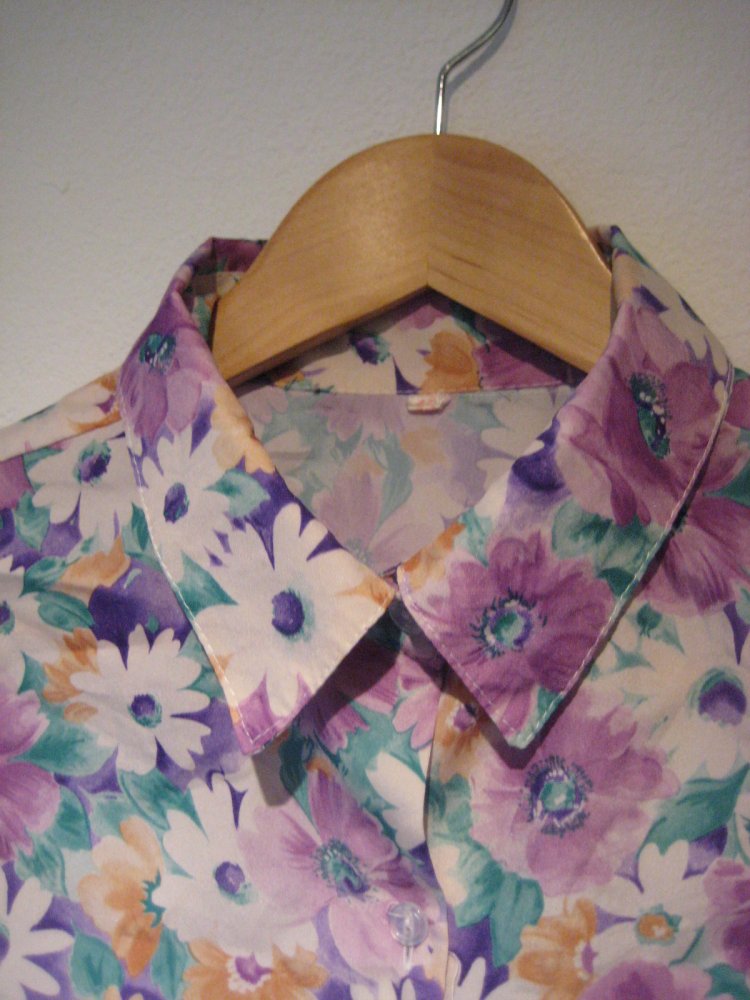 Blumige Vintage-Bluse! blumen, vintage, true vintage, blümchen, bluse, indie, lila, flieder, kragenbluse, bequem, gerader schnitt, oversized, plussize
