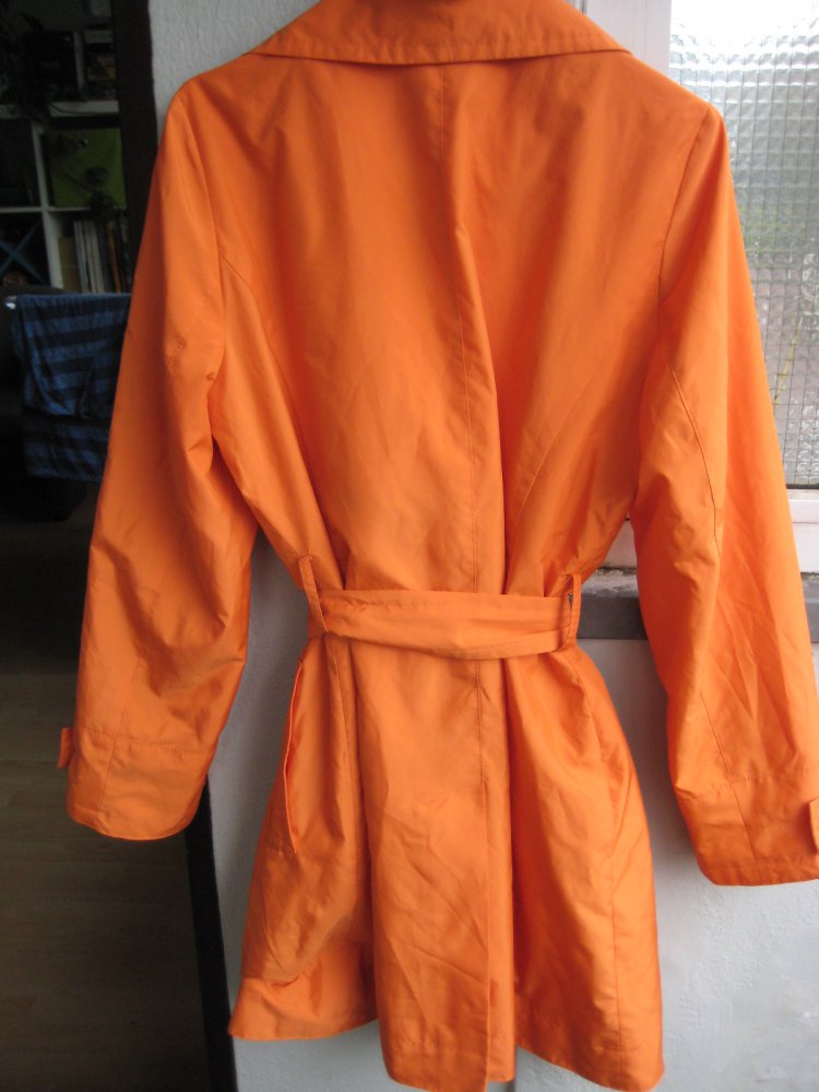 Orangefarbener Regenmantel, regenjacke, funktionskleidung, elegant, schick, strahlend, orange, trenchcoat, regenmantel, besonders, edel 