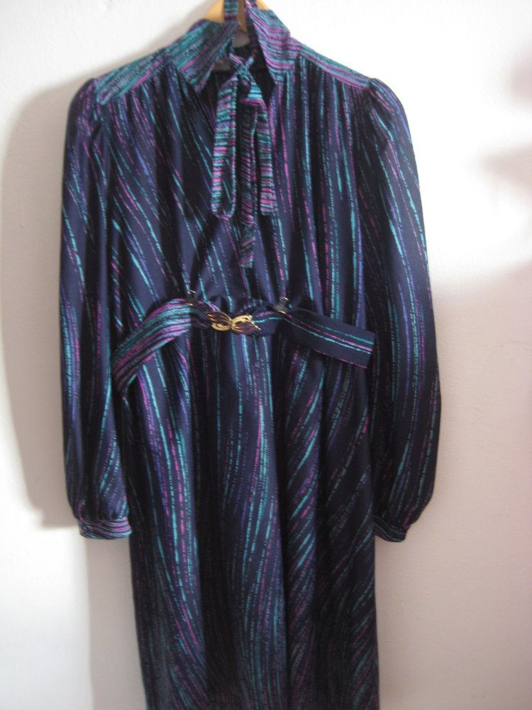 Schickes Vintagekleid! true vintage, achtziger, neunziger, dunkelblau, blusenkleid, bequem, besonders, schick, elegant, curvy, plussize, oversized, schluppe, schleife