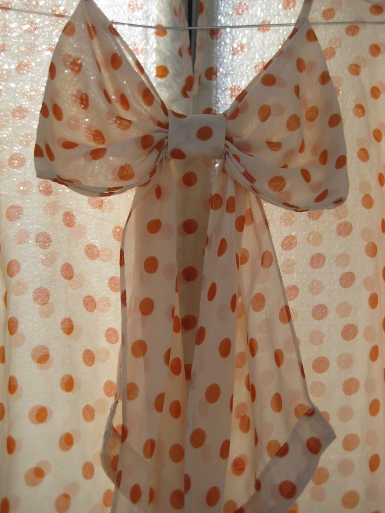 Süße transparente Bluse mit Punkten und Schleife! punkte, gepunktet, dotts, polkadott, transparent, orange, cremeweiß, süß, verspielt, schleife, bow, schluppe
