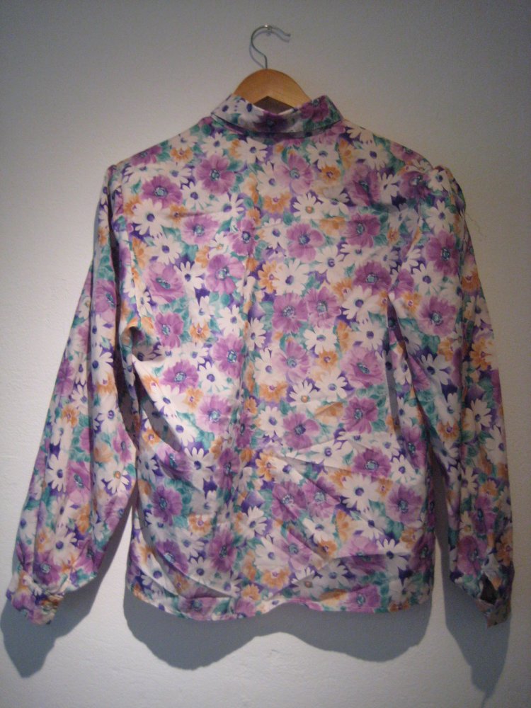 Blumige Vintage-Bluse! blumen, vintage, true vintage, blümchen, bluse, indie, lila, flieder, kragenbluse, bequem, gerader schnitt, oversized, plussize