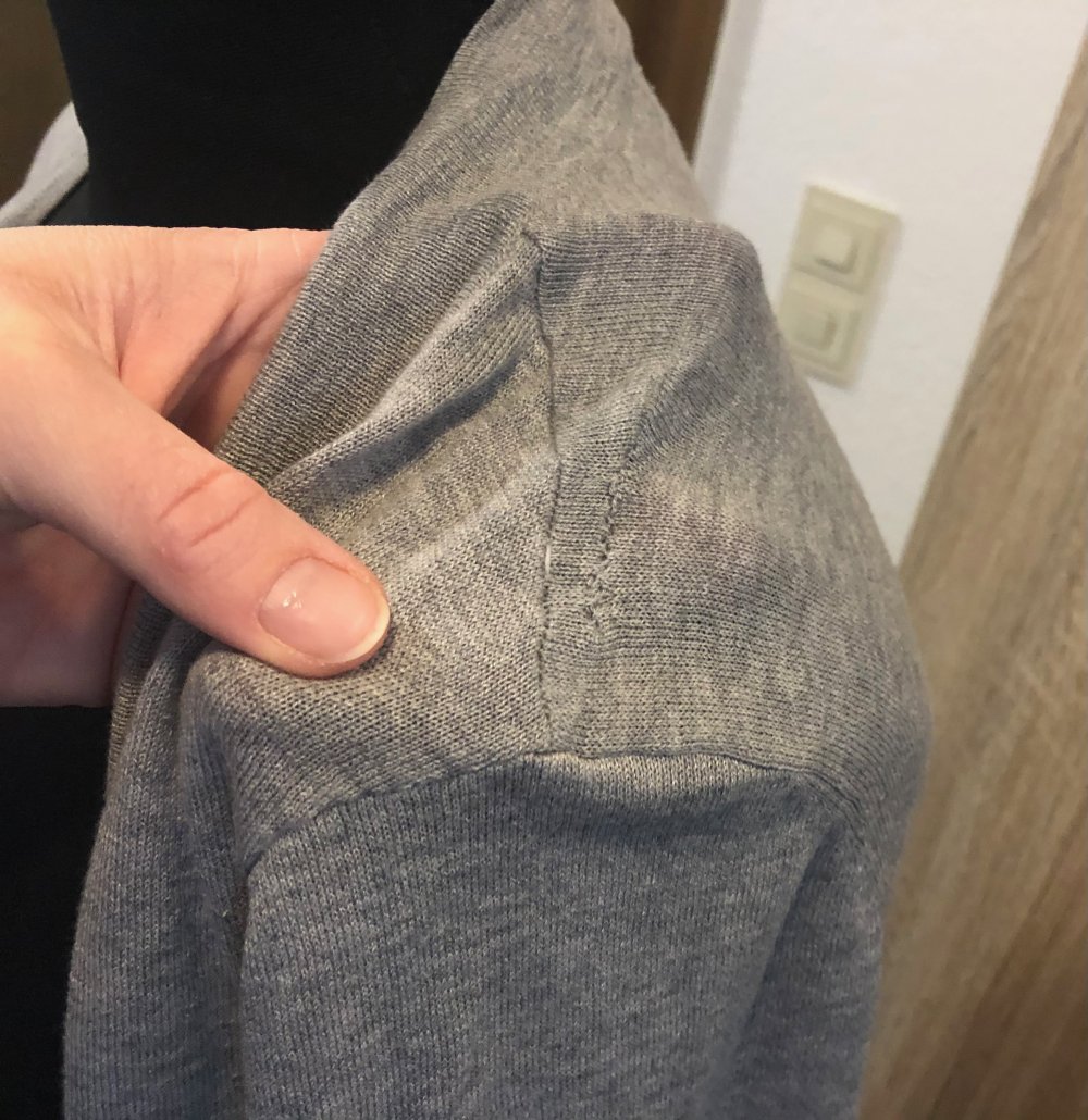 Dünnes Wickelstrickjäckchen hellgraumeliert Gr. 40 M