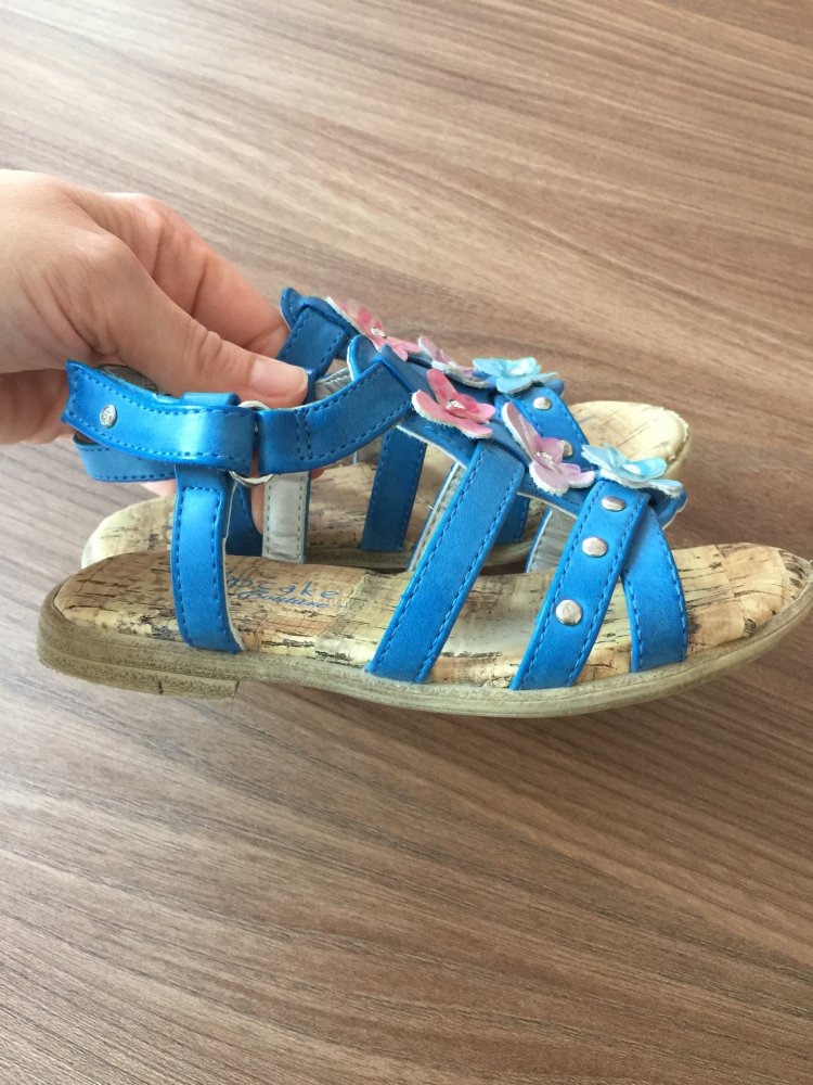 Zuckersüße Schmetterlingsandalen Gr. 26