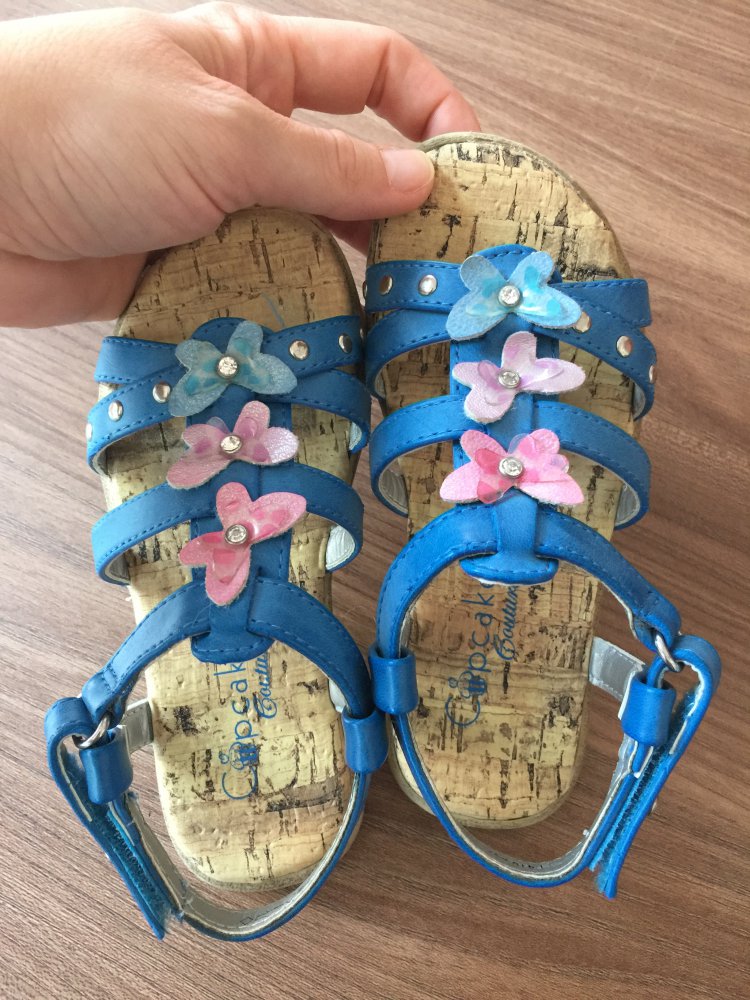 Zuckersüße Schmetterlingsandalen Gr. 26