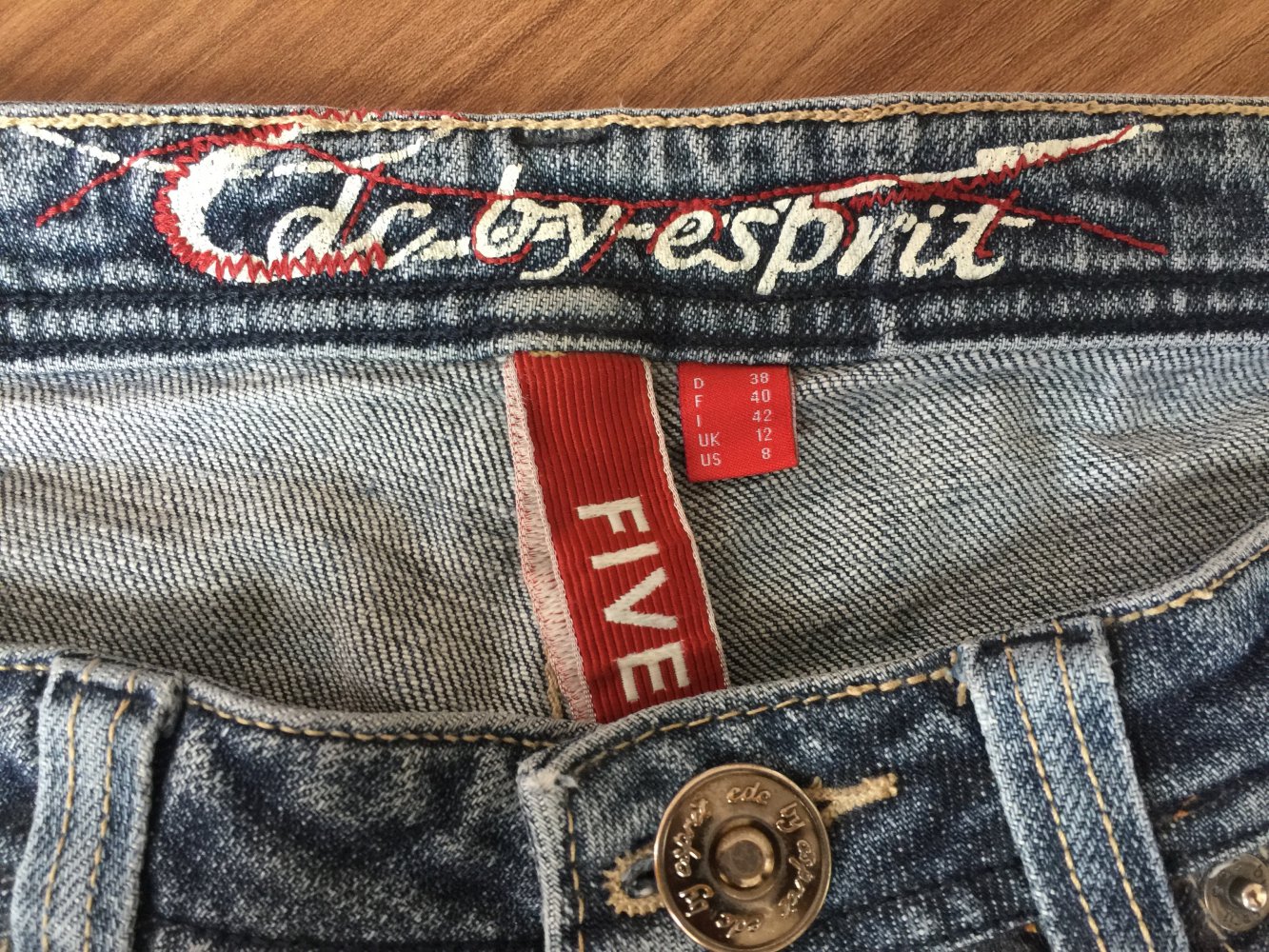 Graublaue Jeans Länge gekürzt 5-pocket-Style