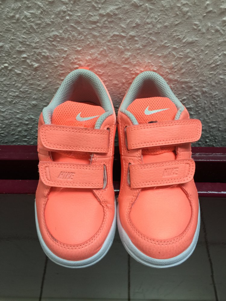 Nike Hallenschuhe/Turnschuhe Gr. 26