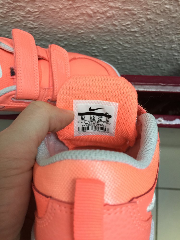 Nike Hallenschuhe/Turnschuhe Gr. 26