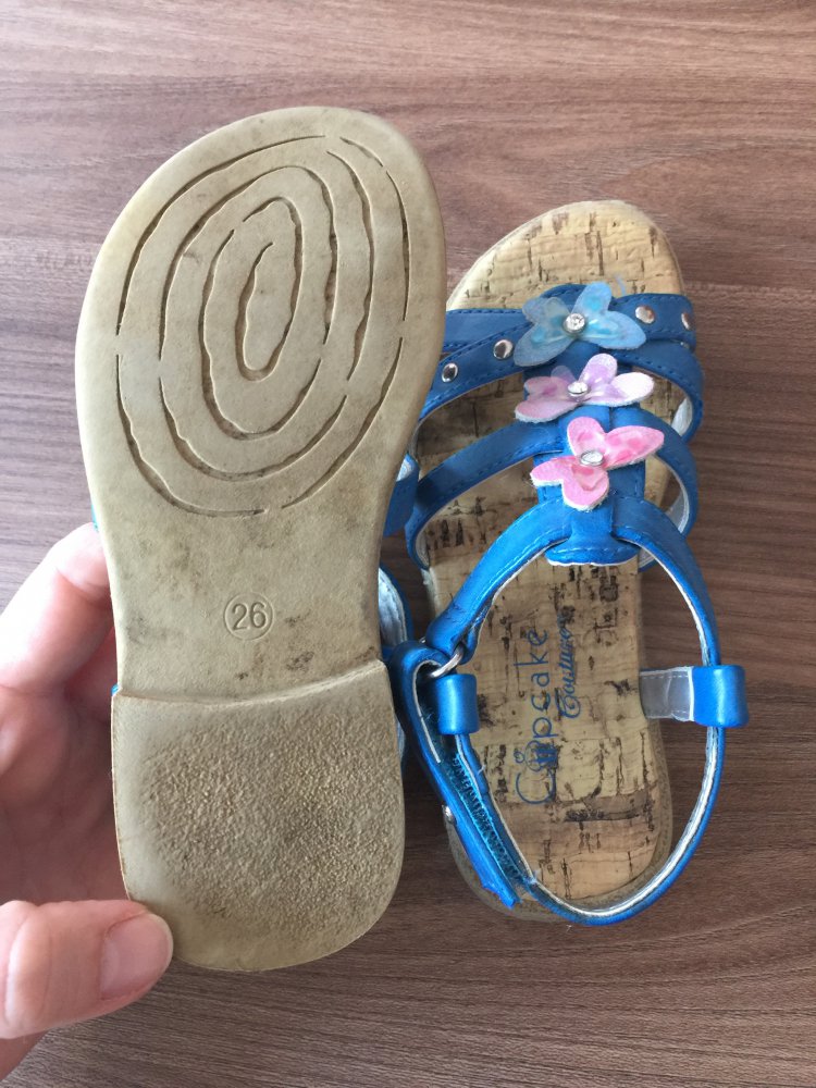 Zuckersüße Schmetterlingsandalen Gr. 26