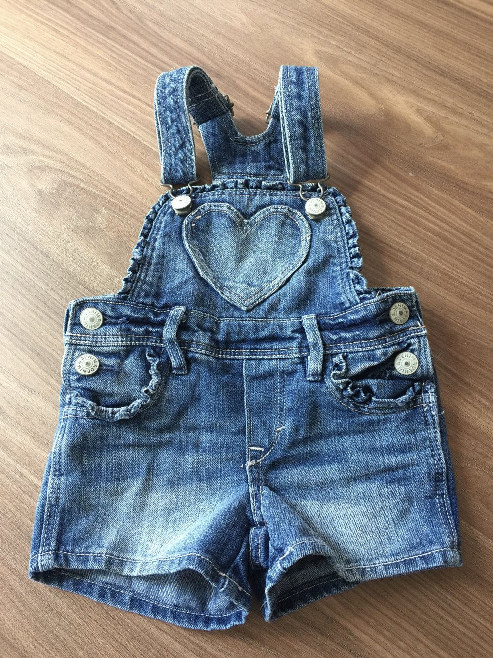 Kurze Jeanslatzhose
