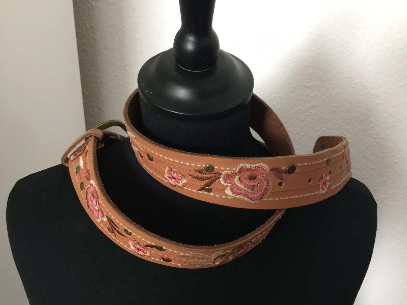 Bestickter Ledergürtel 80 cm
