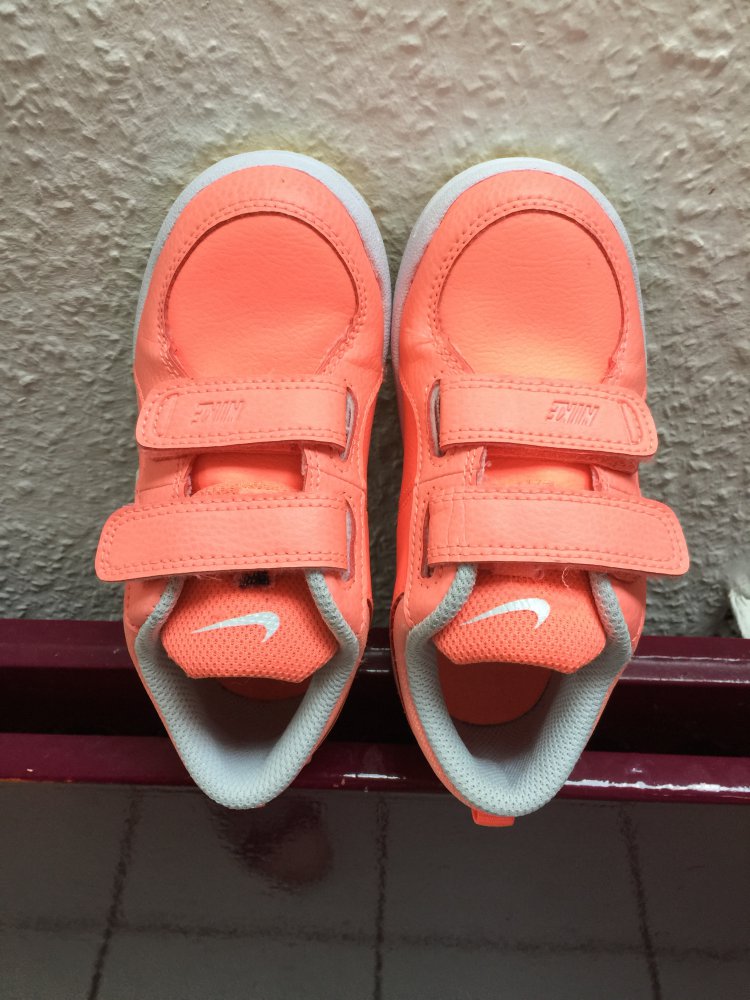 Nike Hallenschuhe/Turnschuhe Gr. 26