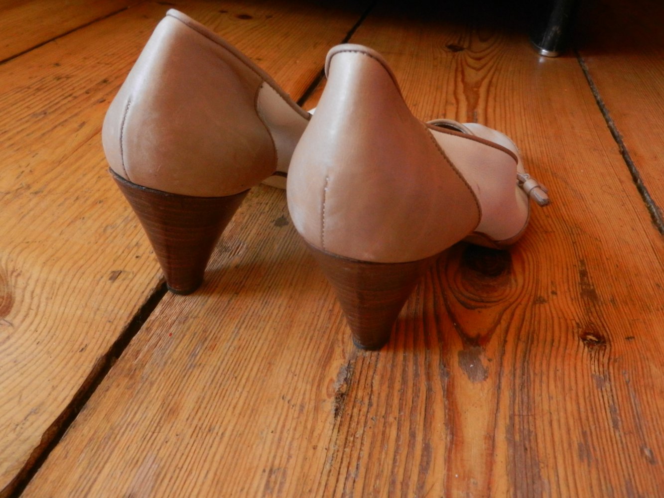 Leder Pumps 39 Toddel Quaste beige weiß Vintage BERLIN