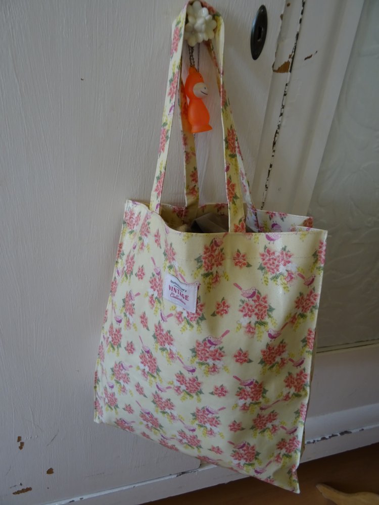 Vintage Tasche Wachstuch ungenutzt Beuteltasche  Umhängetasche Vögel Blumen BERLIN