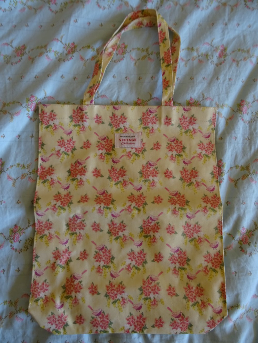 Vintage Tasche Wachstuch ungenutzt Beuteltasche  Umhängetasche Vögel Blumen BERLIN