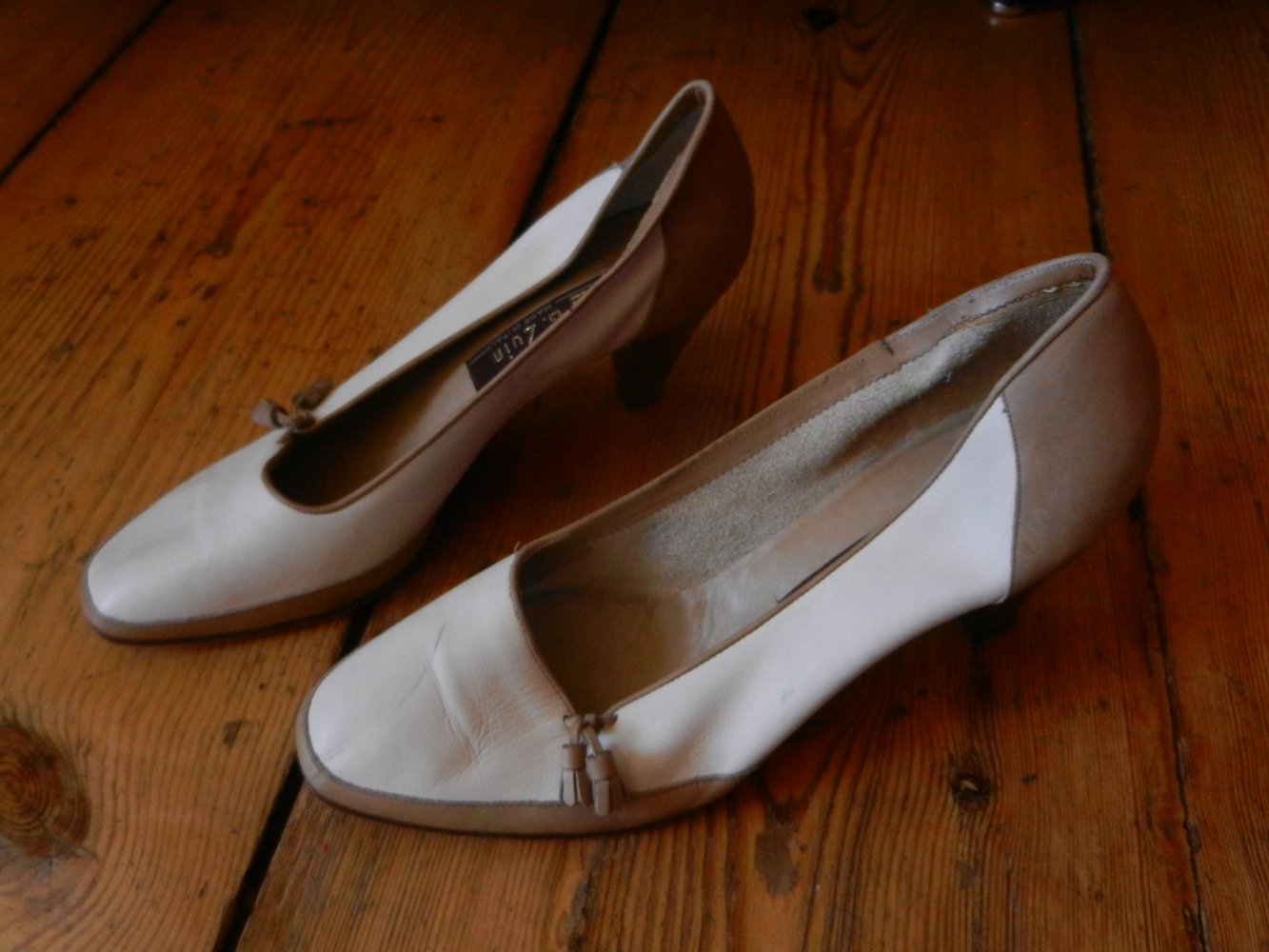 Leder Pumps 39 Toddel Quaste beige weiß Vintage BERLIN