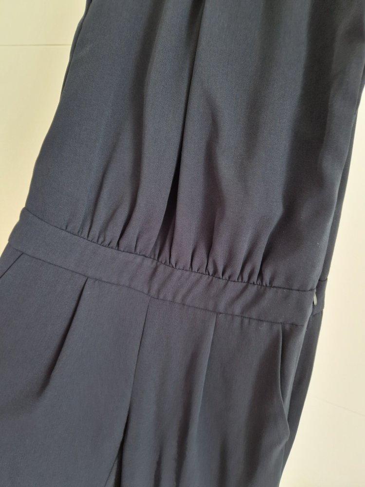 Dunkelblauer schicker Jumpsuit Neckholder