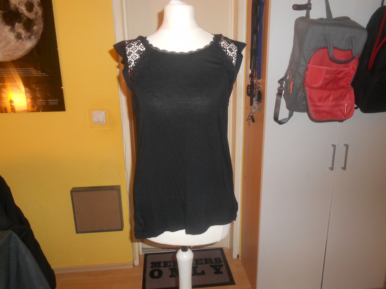 Moral Fiber - ärmelloses schwarzes Spitzenshirt Gr. M