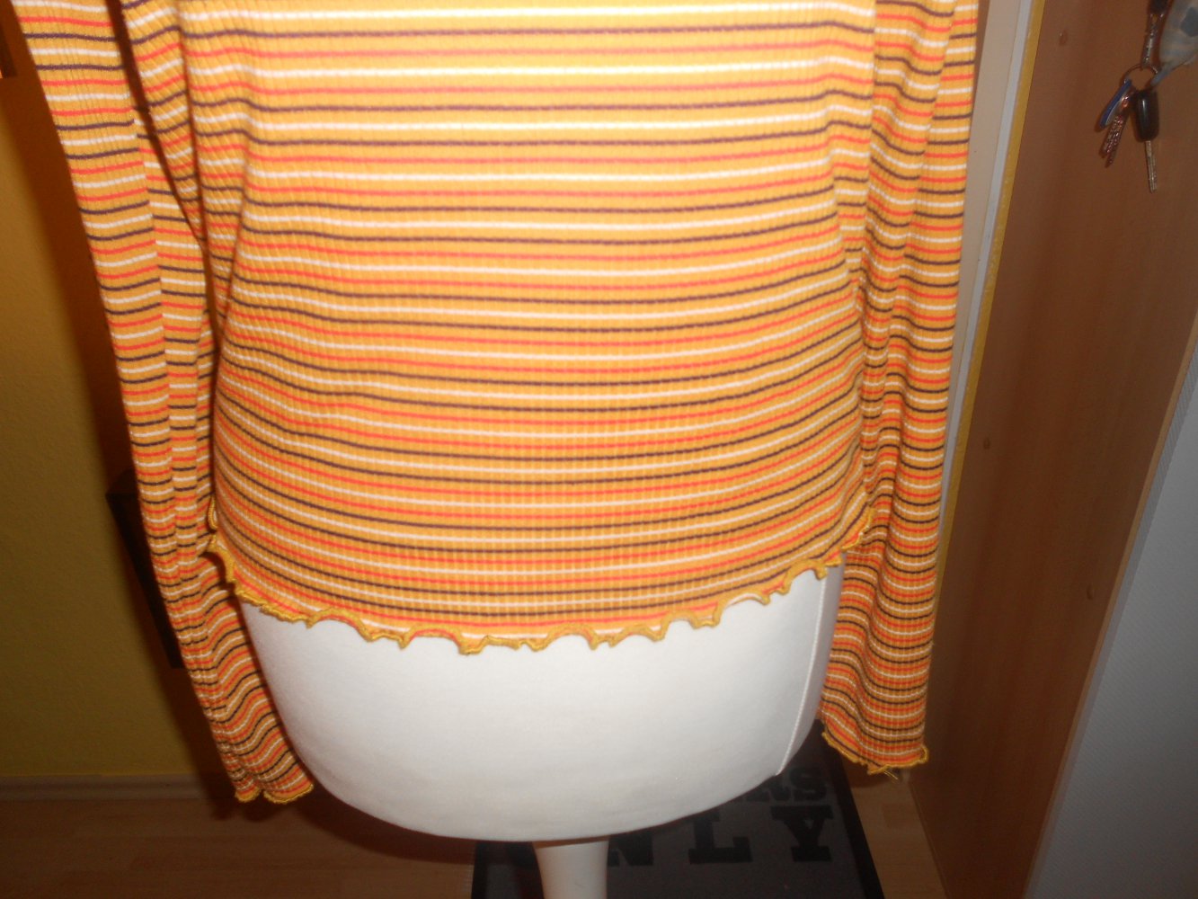Caution to the Wind - gestreiftes cropped Shirt Gr. M