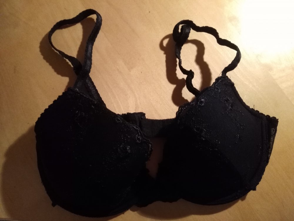 BH hübsches Muster Spitze an den Seiten Gr. 70B schwarz