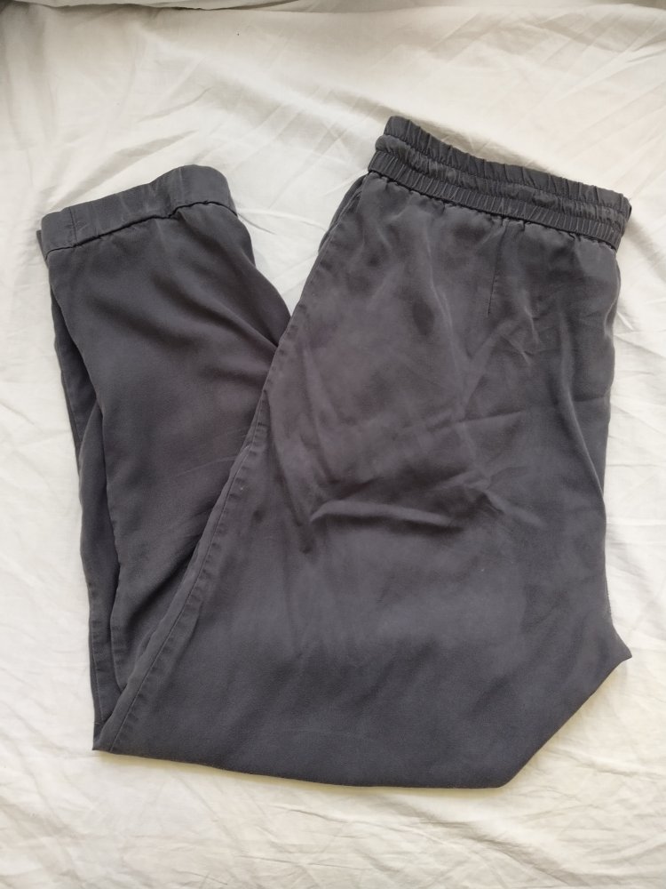 Stoffhose grau locker sitzend Gr. 40