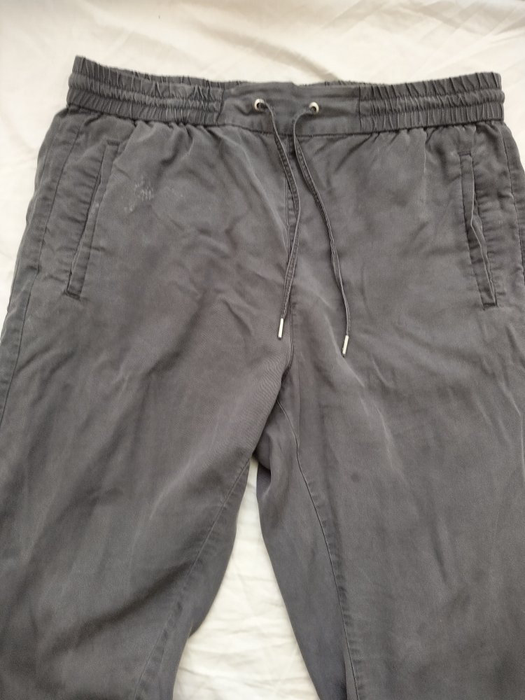Stoffhose grau locker sitzend Gr. 40