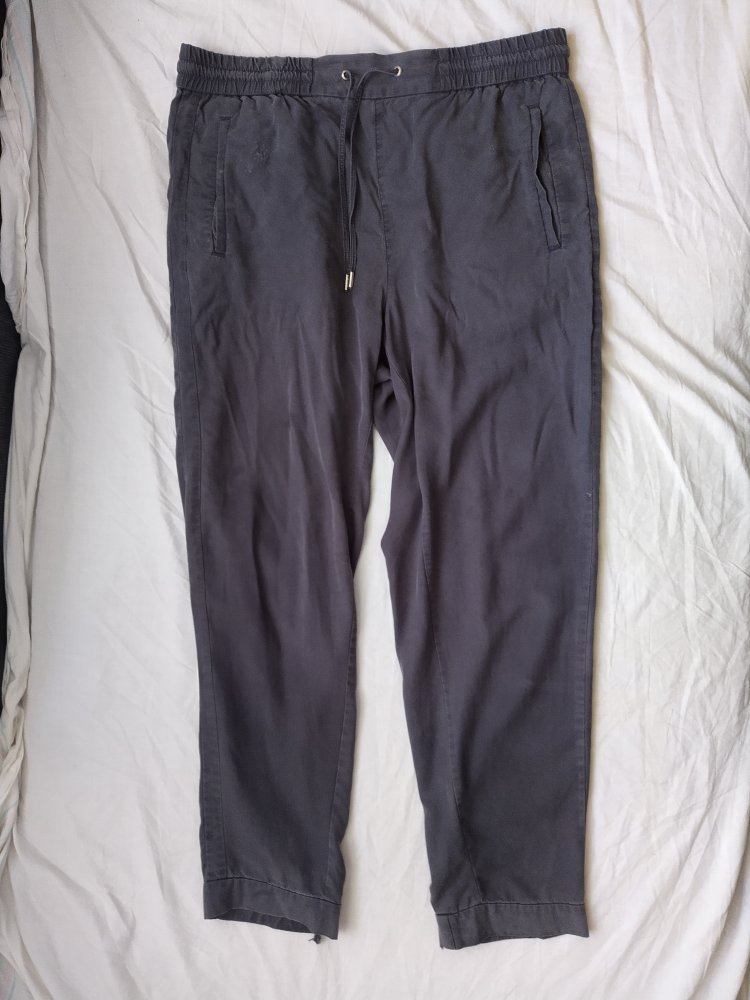 Stoffhose grau locker sitzend Gr. 40