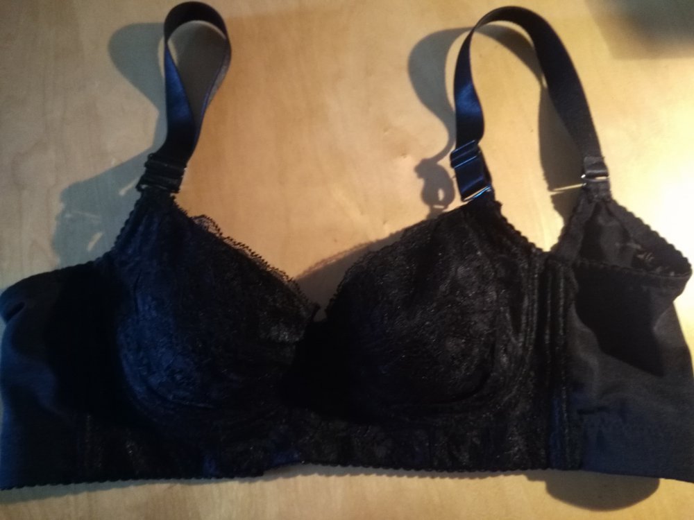 BH schwarz breiter Bund Gothic Style 75B Träger über Kreuz möglich