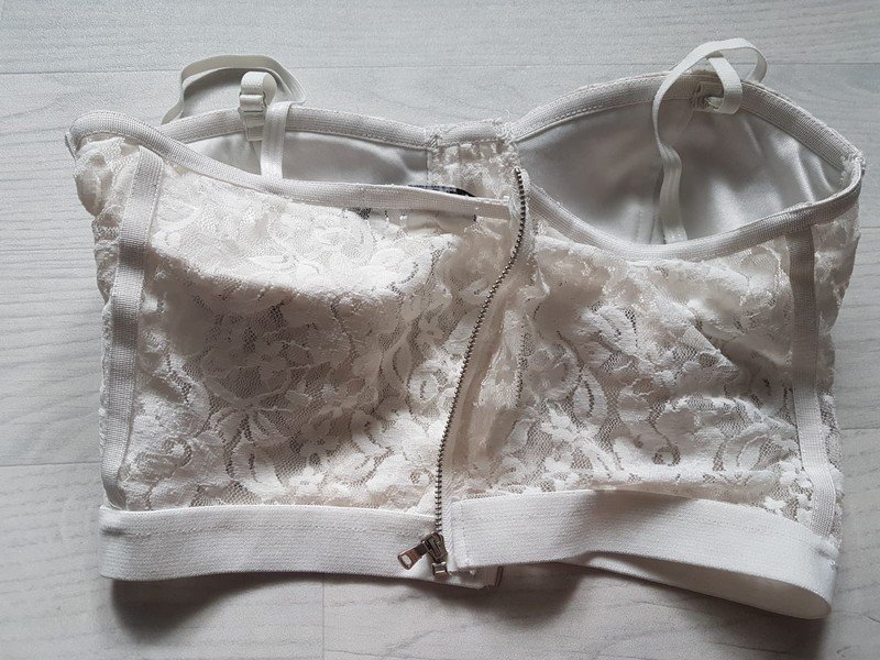 B Korb crop top sommer bauchfrei weiß nieten stacheln spitze emo gothic