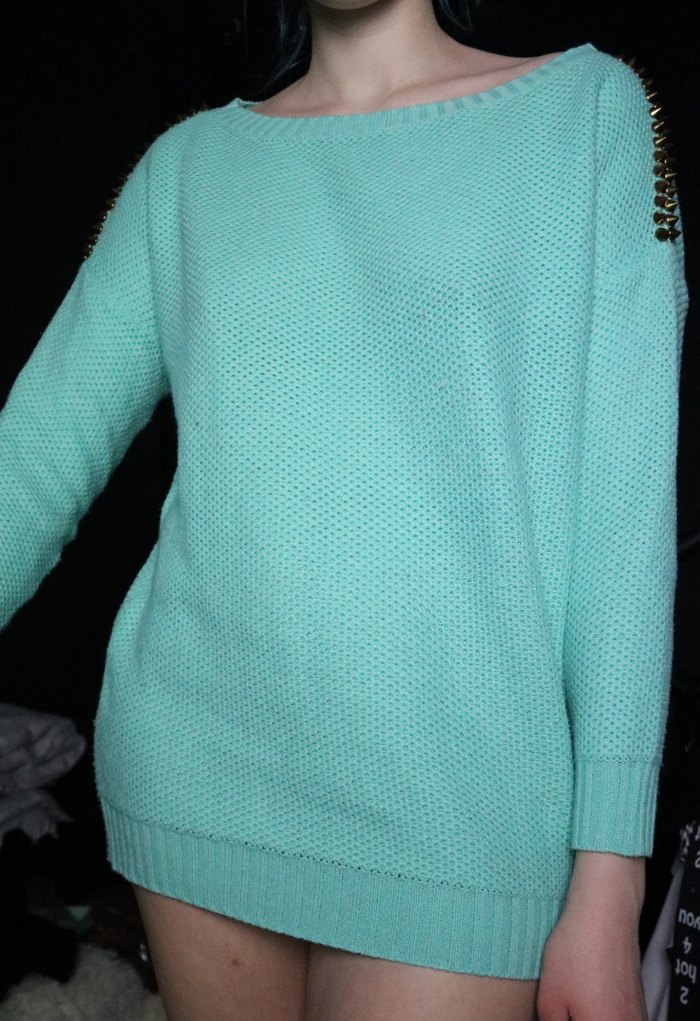 Pullover türkis mit Nieten 