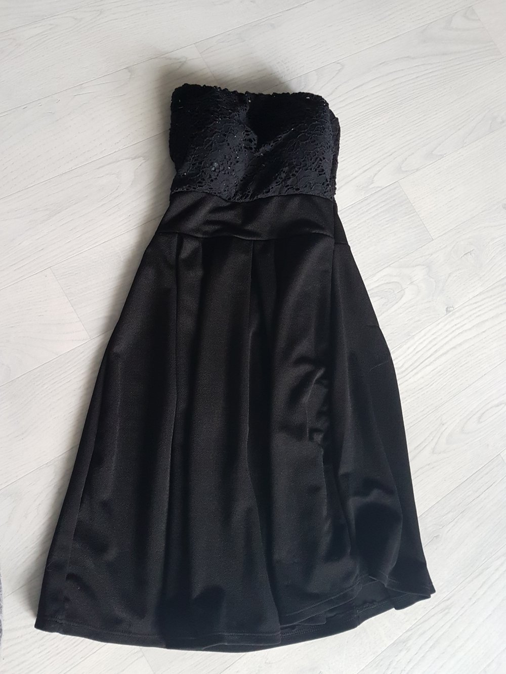 Kleid Schwarz Spitze trägerlos mit Polster Gothic Emo