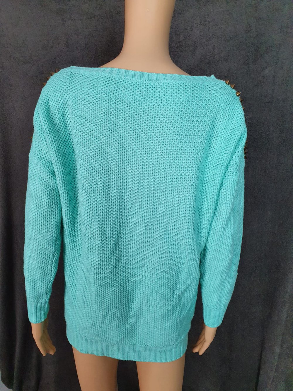 Pullover türkis mit Nieten 