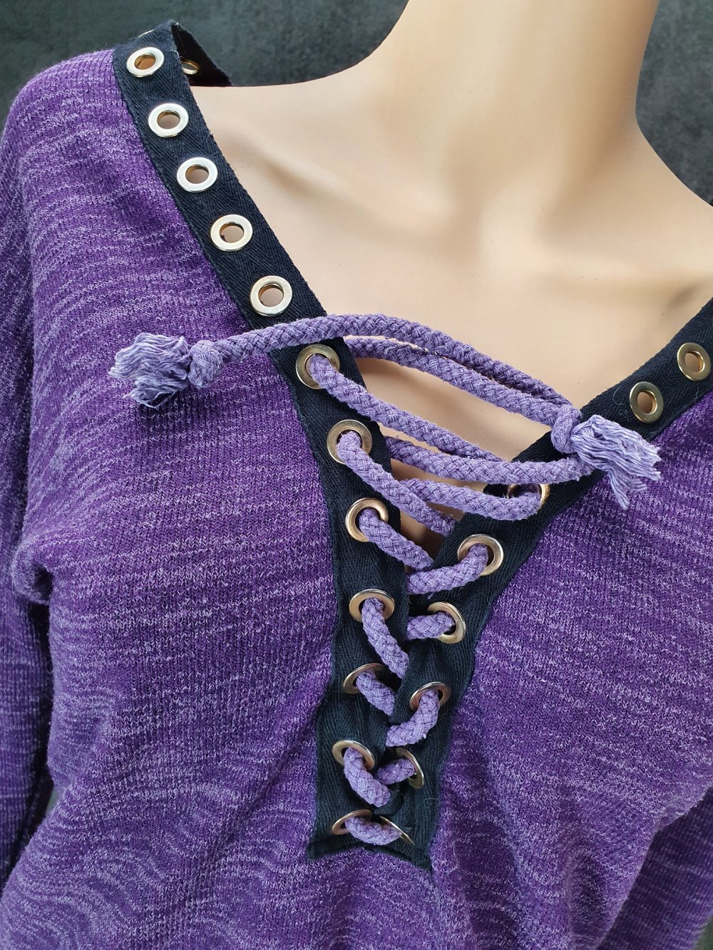 Pullover Lila Schwarz zum schnüren