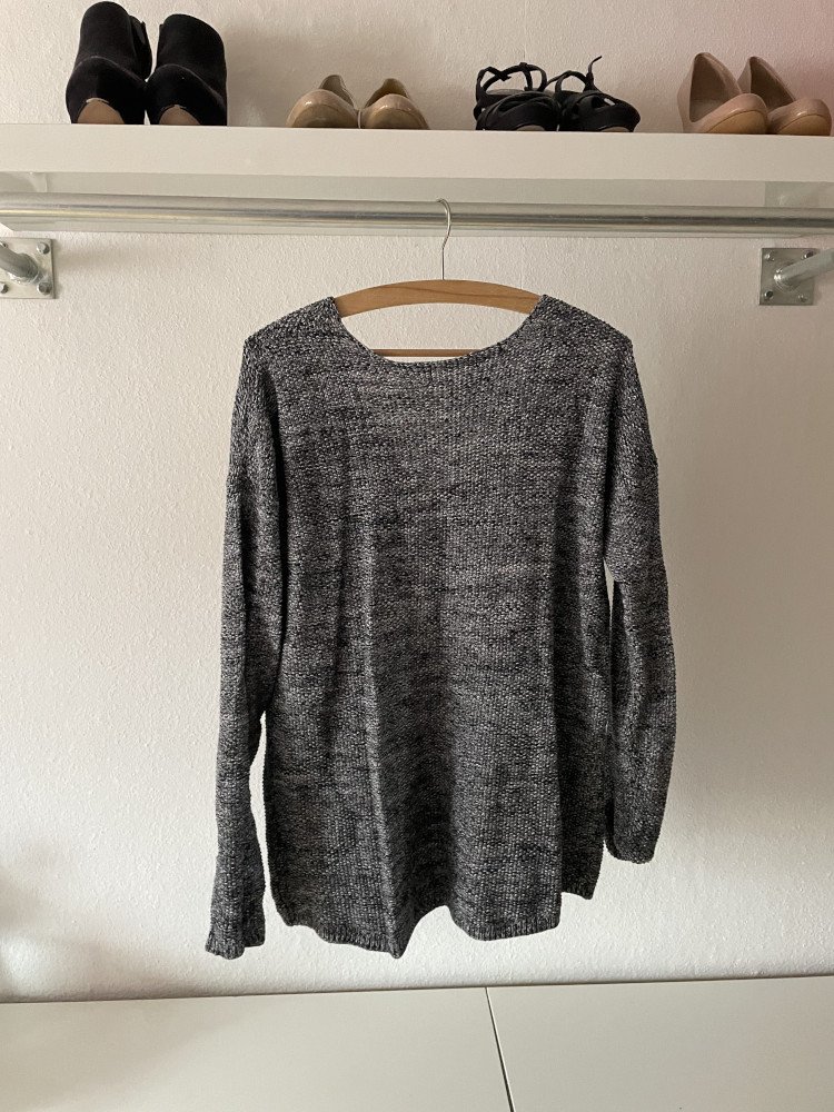 Pulli Grau