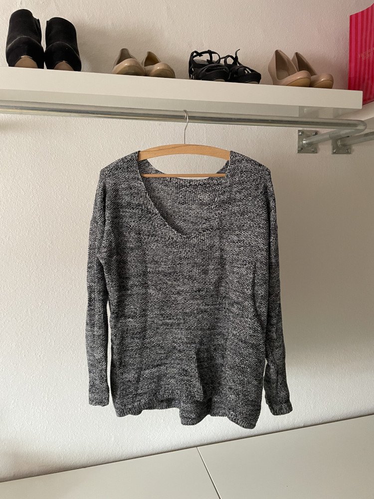 Pulli Grau