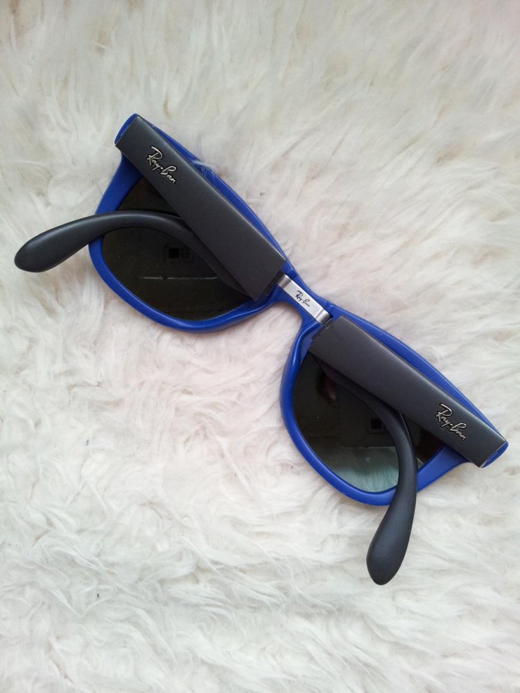 RAY BAN 0RB4105 Wayfarer Folding faltbare Sonnenbrille in Blau/Schwarz polarisiert