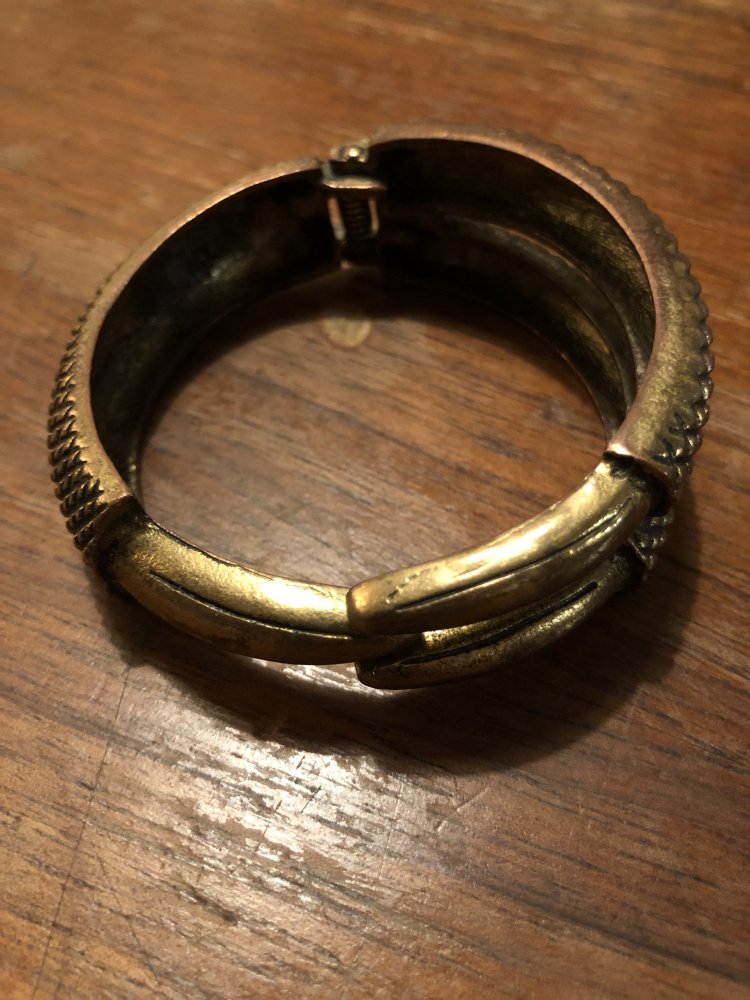 Armreif goldfarben