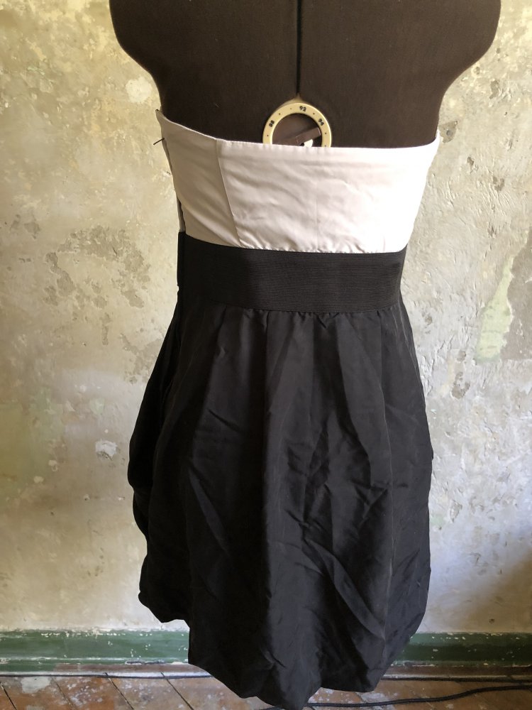 Trägerloses kleid mit Ballonrock für verschiedene Anlässe