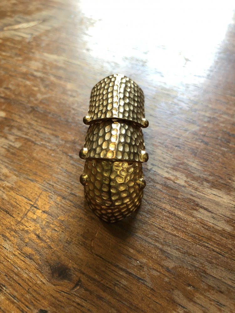 goldfarbener beweglicher Fingerring