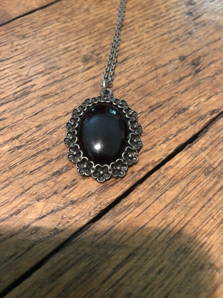 Lange Kette mit Anhänger