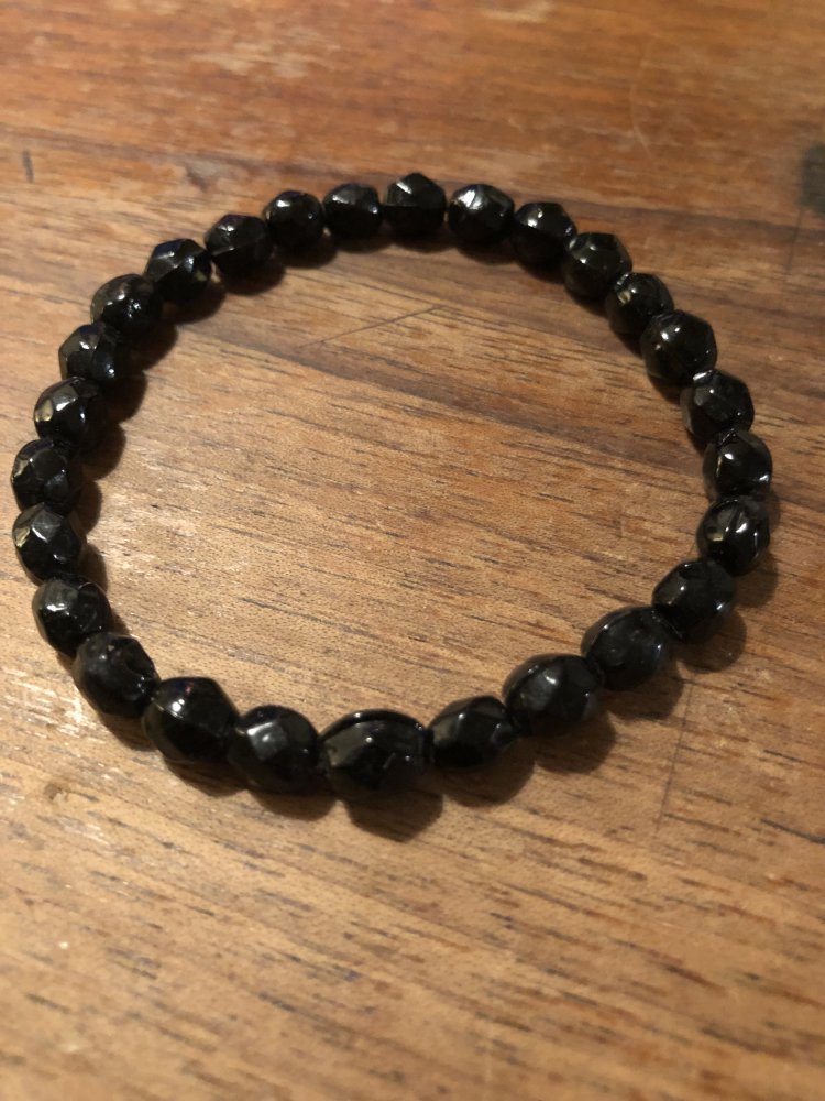 schwarzes Armband